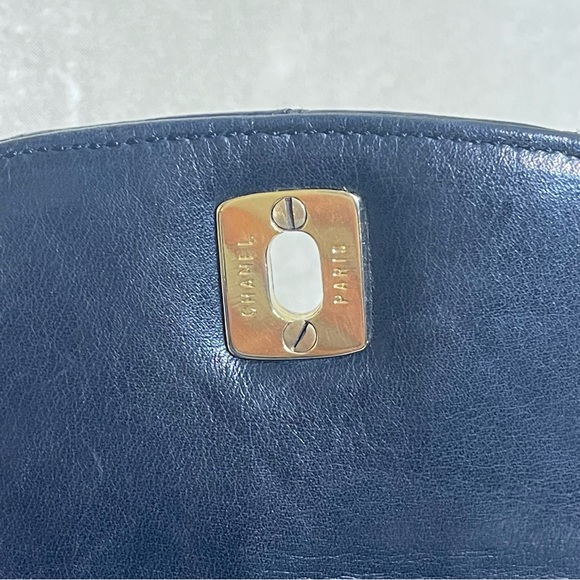 💕SOLD💕Chanel black quilted leather vintage belt bag bum bag - Picture 9 of 16